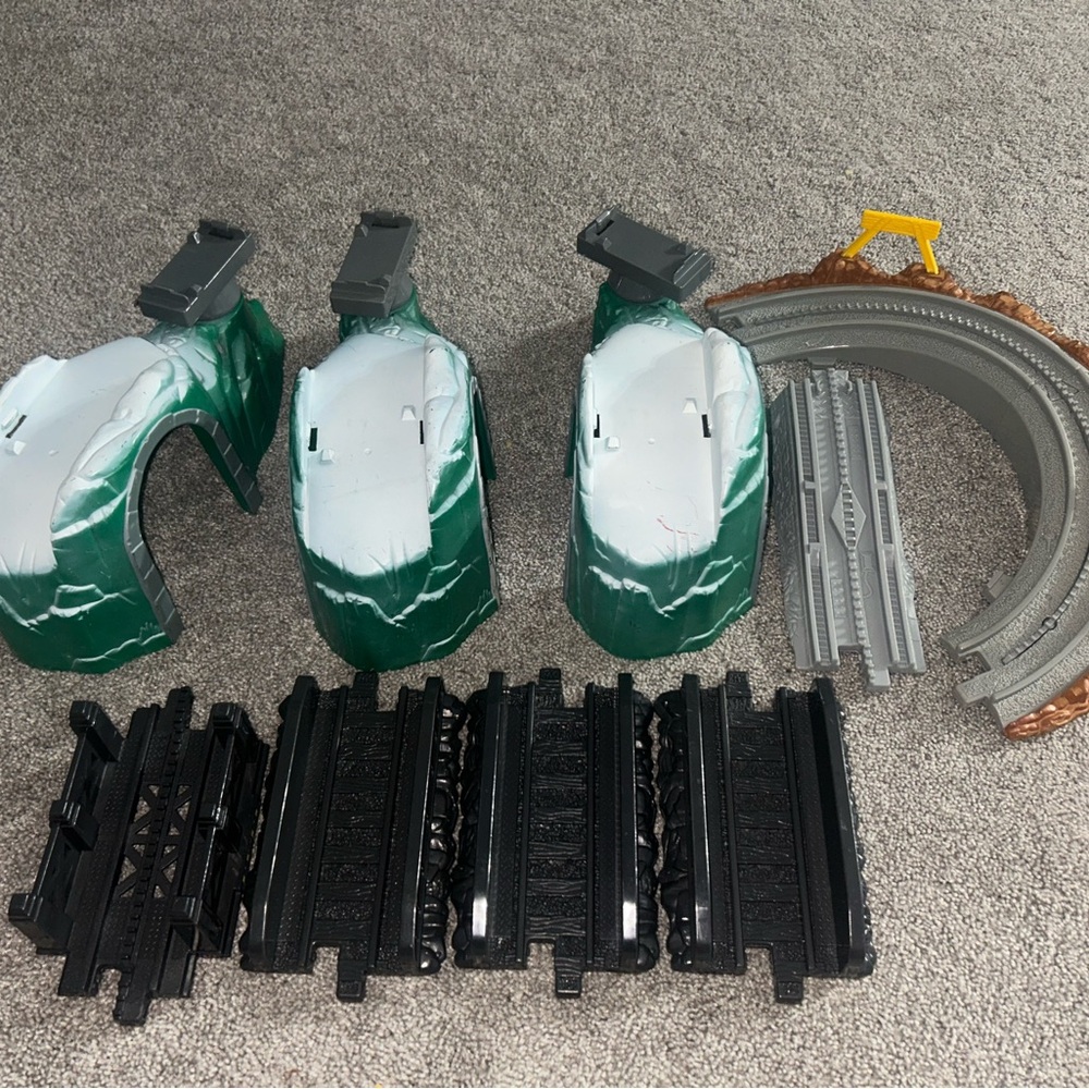 Geotrax Mile High Mountain Railroad Green Tunnel Bridge Fisher Price Parts Lot